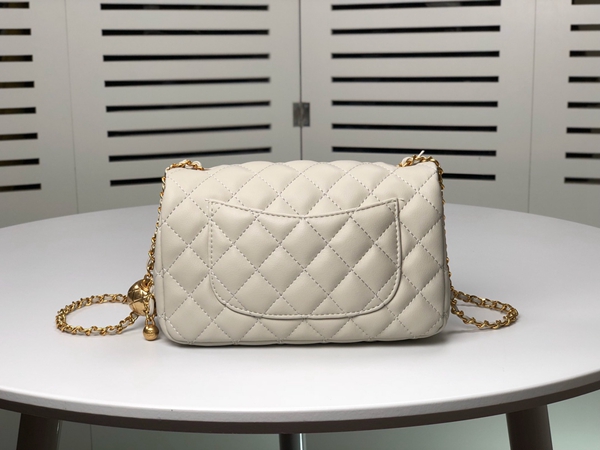 シャネルバッグ側面デザイン